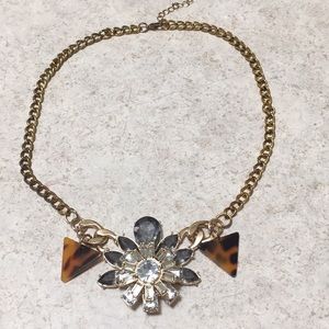 CRYSTAL FLOWER MEDALLION & FAUX TORTOISE SHELL TRIANGLES ON A GOLD TONE NECKLACE